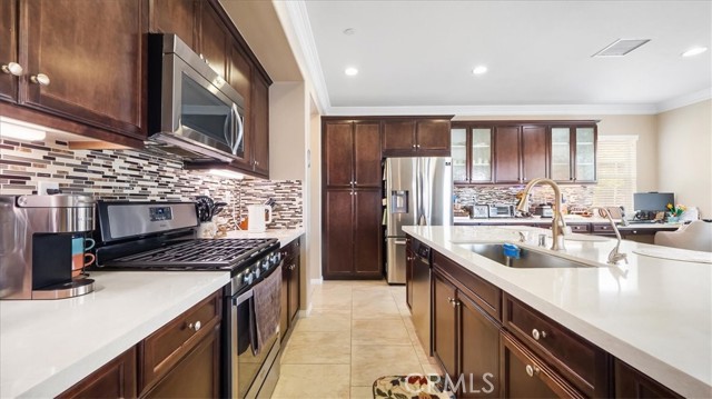 Detail Gallery Image 8 of 40 For 3991 Alpine Fir Ct, San Bernardino,  CA 92407 - 4 Beds | 3 Baths