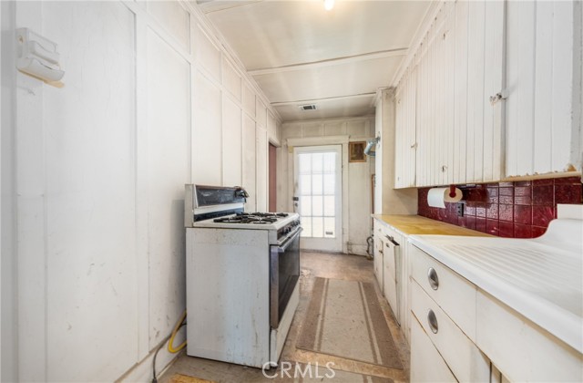 124 S Olive Avenue, Rialto CA: https://media.crmls.org/medias/1eb05b33-6c15-4484-af30-3b22092bf661.jpg