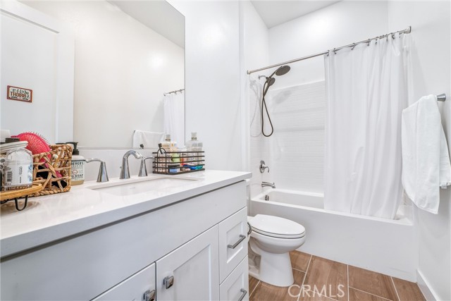 Detail Gallery Image 16 of 43 For 26767 Laurel Mountain Loop, Valencia,  CA 91381 - 4 Beds | 3 Baths