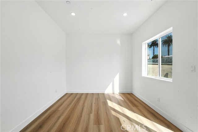 3031 3033 Vineyard Avenue, Los Angeles CA: https://media.crmls.org/medias/1eb1451d-5f9c-43b7-b3d1-f6968a797552.jpg