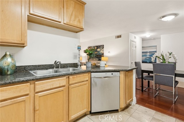 Detail Gallery Image 12 of 34 For 2550 San Gabriel Way #202,  Corona,  CA 92882 - 2 Beds | 2 Baths