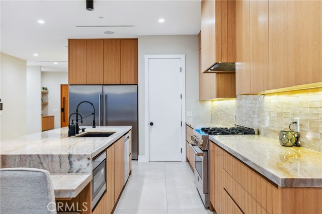 Detail Gallery Image 8 of 28 For 908 Beach, Needles,  CA 92363 - 6 Beds | 6/1 Baths