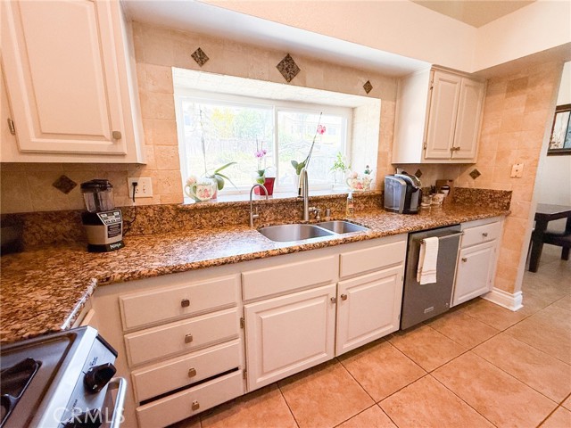 Detail Gallery Image 14 of 28 For 26490 Mapleridge Way, Moreno Valley,  CA 92555 - 3 Beds | 2/1 Baths
