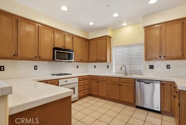 Detail Gallery Image 13 of 36 For 4265 Emerald Ave, La Verne,  CA 91750 - 3 Beds | 2/1 Baths