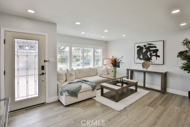 Detail Gallery Image 3 of 21 For 15132 Kornblum Ave, Lawndale,  CA 90260 - 3 Beds | 2 Baths