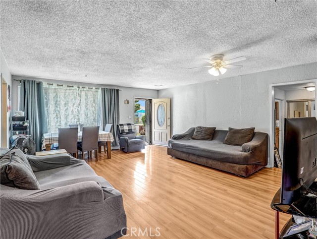 Detail Gallery Image 6 of 28 For 6156 Mckinley Ave, South Gate,  CA 90280 - 4 Beds | 2 Baths