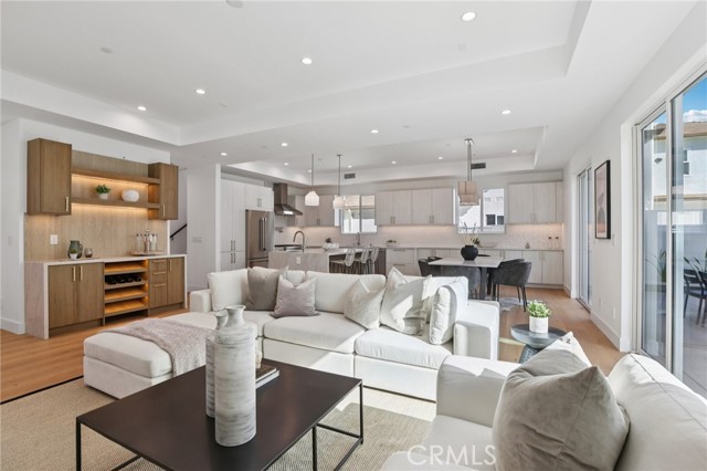 Detail Gallery Image 4 of 52 For 1914 Belmont Ln a,  Redondo Beach,  CA 90278 - 4 Beds | 3/1 Baths