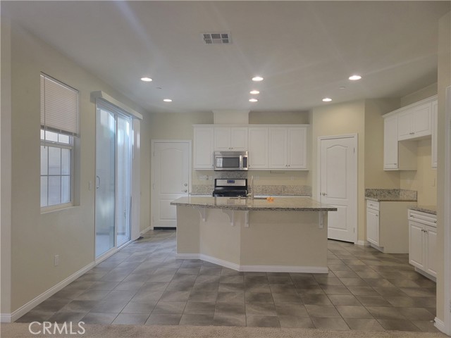 Detail Gallery Image 5 of 24 For 6109 Snapdragon St, Corona,  CA 92880 - 3 Beds | 2/1 Baths