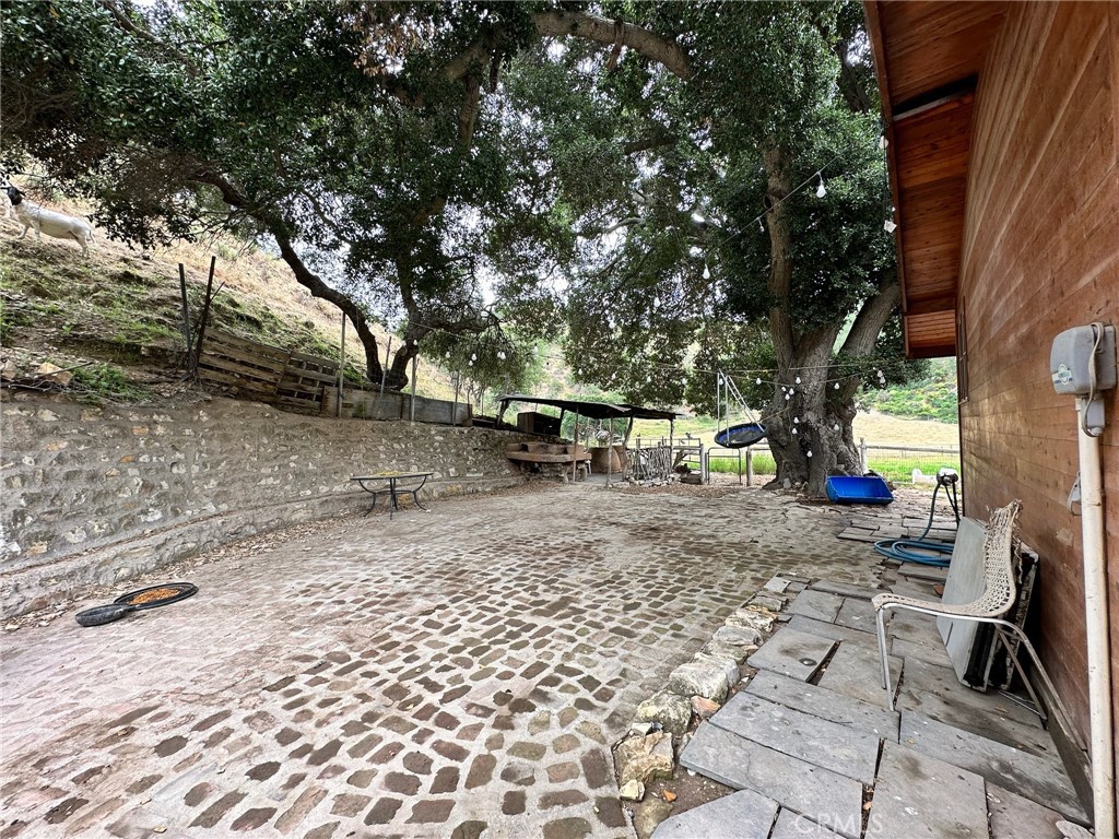 https://media.crmls.org/medias/1eb76abc-0b83-4515-b0e5-10291cf1e1bd.jpg?preset=X-Large