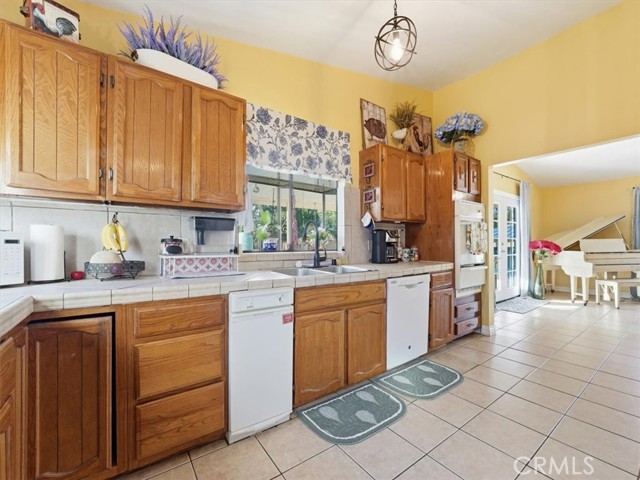 6465 Archer, Jurupa Valley CA: https://media.crmls.org/medias/1eb7d8e4-820d-422f-b8dc-7e37b5c717a5.jpg