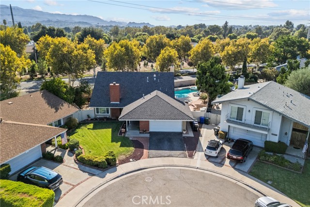 Detail Gallery Image 2 of 41 For 23439 via Elisandra, Valencia,  CA 91355 - 5 Beds | 3 Baths