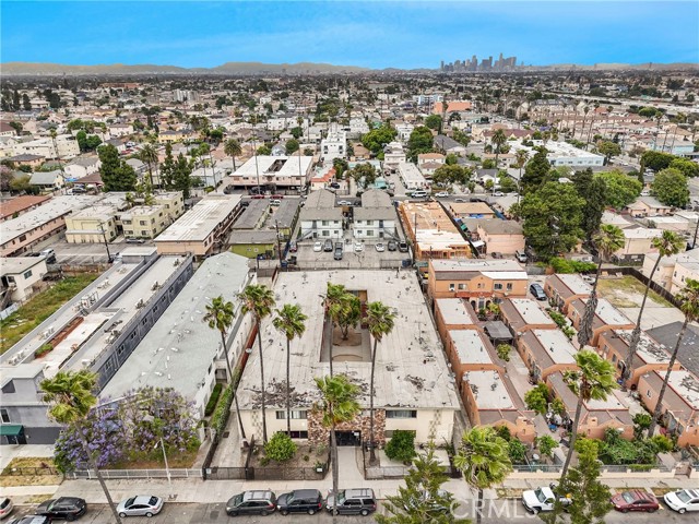 601 W 82nd Street, Los Angeles CA: https://media.crmls.org/medias/1eb860a9-2c0d-4744-bd8b-b677fd021188.jpg