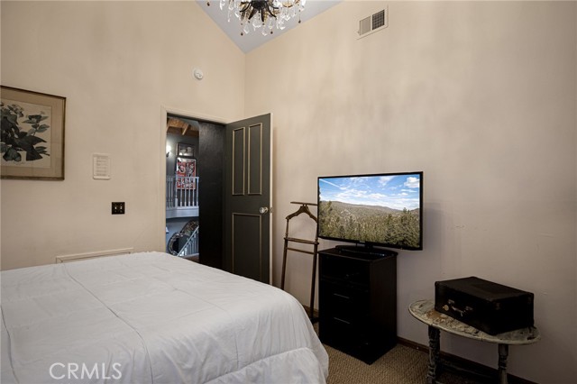 969 Oak Drive, Crestline CA: https://media.crmls.org/medias/1eba247d-d28a-435f-9f54-f5cc5f59a1c5.jpg
