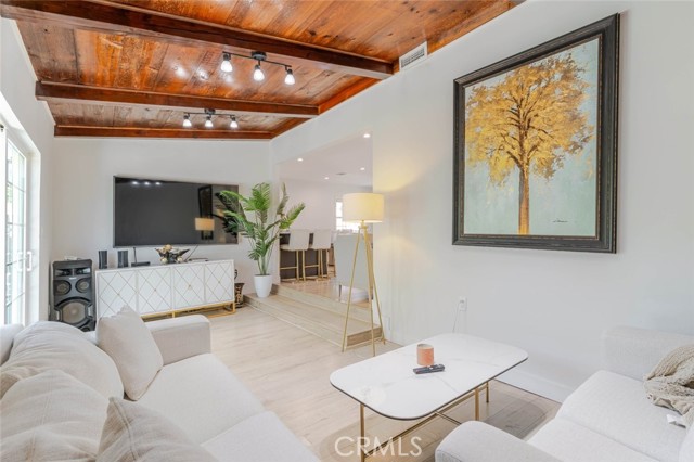 Detail Gallery Image 15 of 34 For 6659 Shirley Ave, Reseda,  CA 91335 - 3 Beds | 2 Baths