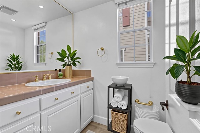 Detail Gallery Image 16 of 38 For 23922 Lakeside Rd, Valencia,  CA 91355 - 3 Beds | 3 Baths