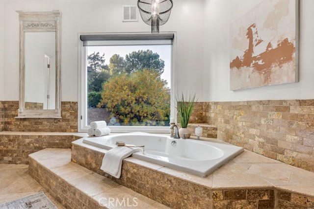 Detail Gallery Image 11 of 29 For 21565 Arcos Dr, Woodland Hills,  CA 91364 - 6 Beds | 7 Baths