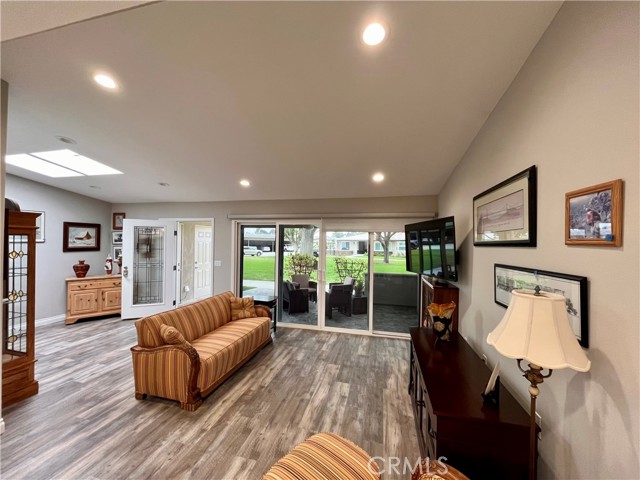 13261 Southport Ln., M8-184I, Seal Beach CA: https://media.crmls.org/medias/1eba7537-44e8-435a-b270-d6c10eab611b.jpg