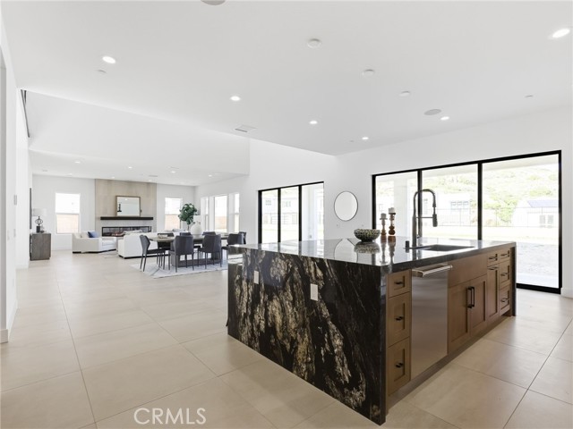 Detail Gallery Image 12 of 48 For 22849 W Seaqua Cir, Chatsworth,  CA 91311 - 6 Beds | 6/1 Baths