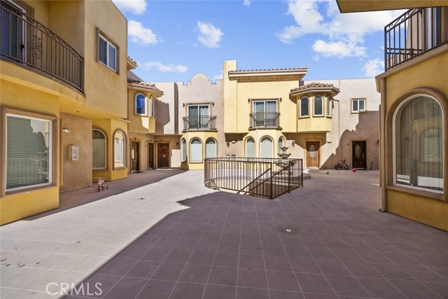 Detail Gallery Image 10 of 46 For 6939 Greeley St #101,  Tujunga,  CA 91042 - 3 Beds | 2 Baths