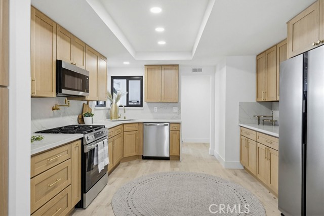 Detail Gallery Image 3 of 28 For 410 W Crystal View, Orange,  CA 92865 - 5 Beds | 3 Baths