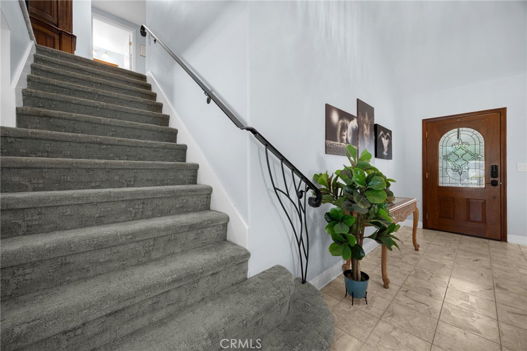 https://media.crmls.org/medias/1ebe660e-65d8-4537-bf3a-505127baed24.jpg?preset=X-Large