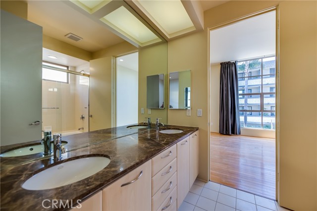 Detail Gallery Image 31 of 75 For 143 Union Jack Mall, Marina Del Rey,  CA 90292 - 5 Beds | 5/2 Baths