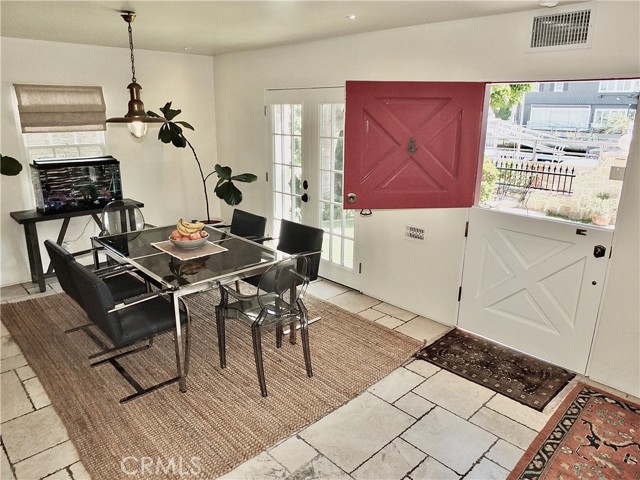 Detail Gallery Image 21 of 71 For 89 Rivo Alto Canal, Long Beach,  CA 90803 - 5 Beds | 3/1 Baths