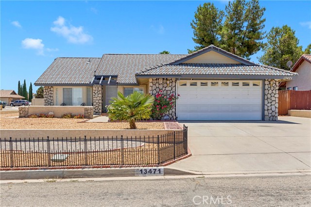 Detail Gallery Image 1 of 47 For 13471 Palm St, Hesperia,  CA 92344 - 4 Beds | 2 Baths