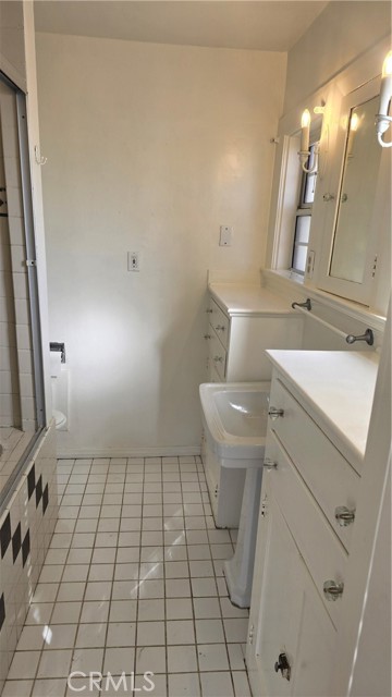 Detail Gallery Image 4 of 5 For 6179 Oak Crest, Los Angeles,  CA 90042 - 1 Beds | 1 Baths