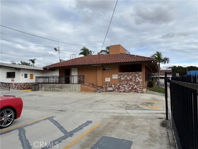 726 S Main, Santa Ana CA: https://media.crmls.org/medias/1ebff8cc-b5cc-4f8a-a59b-d089182aa73e.jpg