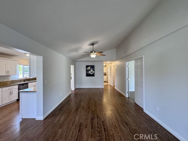 https://media.crmls.org/medias/1ec0ba73-78f7-4c9b-8997-692845987d42.jpg?preset=X-Large