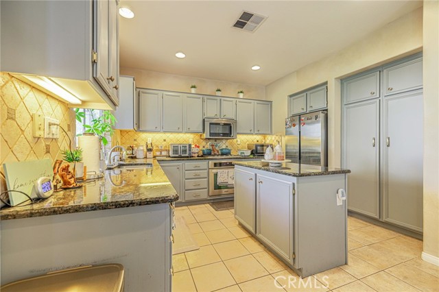 Detail Gallery Image 18 of 59 For 24345 Caladium, Valencia,  CA 91354 - 3 Beds | 2/1 Baths