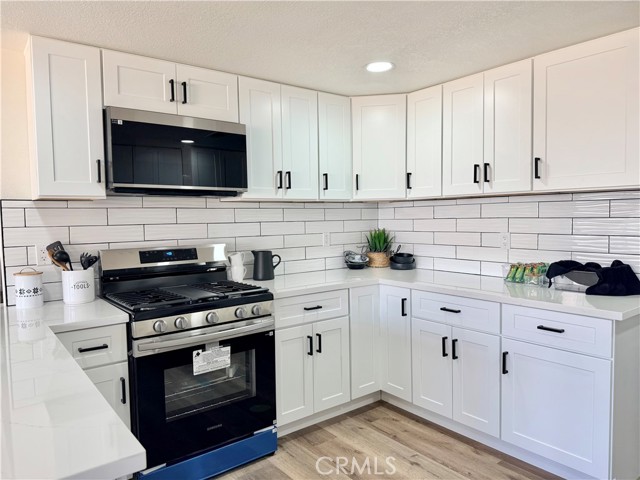 Detail Gallery Image 2 of 37 For 7605 Langdon Ave, Hesperia,  CA 92345 - 3 Beds | 2/1 Baths