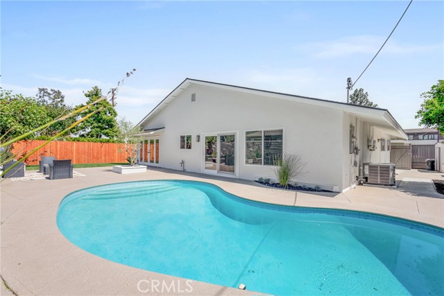 14681 Yorba Street, Tustin CA: https://media.crmls.org/medias/1ec160e6-efb2-4cea-8887-06bd4e43ac6e.jpg
