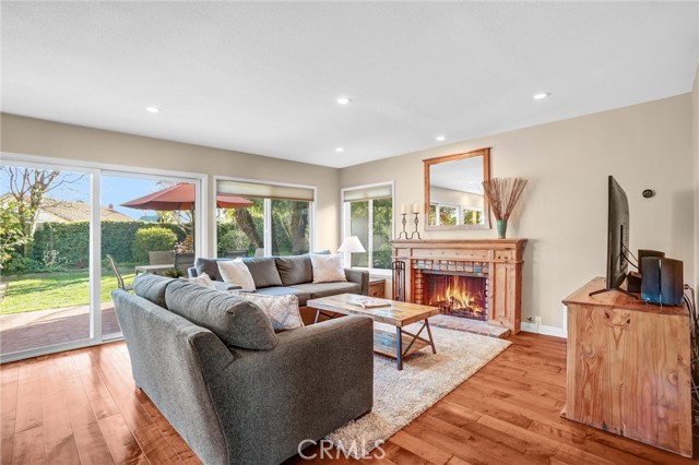 Detail Gallery Image 10 of 31 For 5552 Ridgebury Dr, Huntington Beach,  CA 92649 - 4 Beds | 2/1 Baths