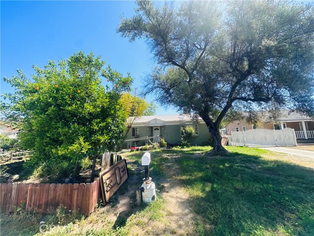 Detail Gallery Image 4 of 8 For 1196 N Hamilton Bld, Pomona,  CA 91768 - 3 Beds | 2 Baths