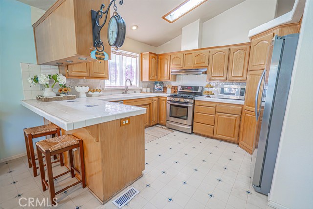 Detail Gallery Image 13 of 74 For 20164 Crestview Dr., Canyon Country,  CA 91351 - 3 Beds | 2 Baths