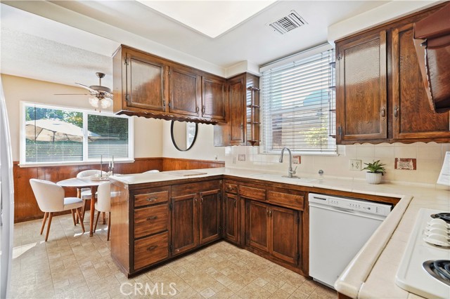 7546 Bluebell Avenue, North Hollywood CA: https://media.crmls.org/medias/1ec34ac6-629c-420b-9238-c2ad6aedc1a8.jpg