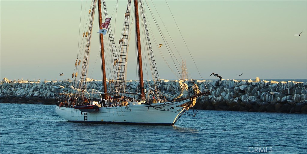https://media.crmls.org/medias/1ec3ae37-7683-42da-84e1-f5b5091d77f9.jpg?preset=X-Large