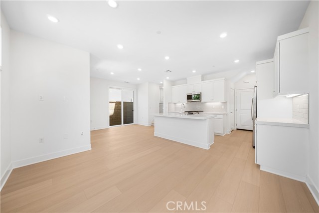 410 Lobata, Irvine CA: https://media.crmls.org/medias/1ec429ef-ed1b-41f2-bddf-aa2bf315bd79.jpg