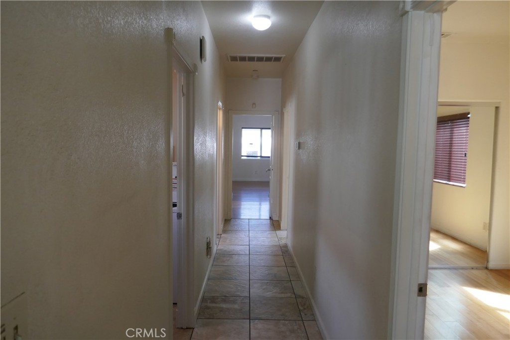 https://media.crmls.org/medias/1ec4bd71-4f12-42df-93f6-b30b724bc713.jpg?preset=X-Large