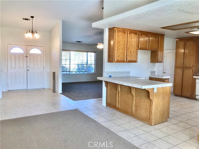 Detail Gallery Image 5 of 17 For 15595 Erie Rd, Apple Valley,  CA 92307 - 4 Beds | 3 Baths