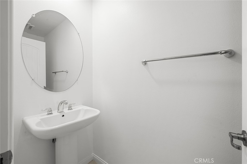 https://media.crmls.org/medias/1ec5c7a2-53d5-4c76-b343-268603cd713e.jpg?preset=X-Large