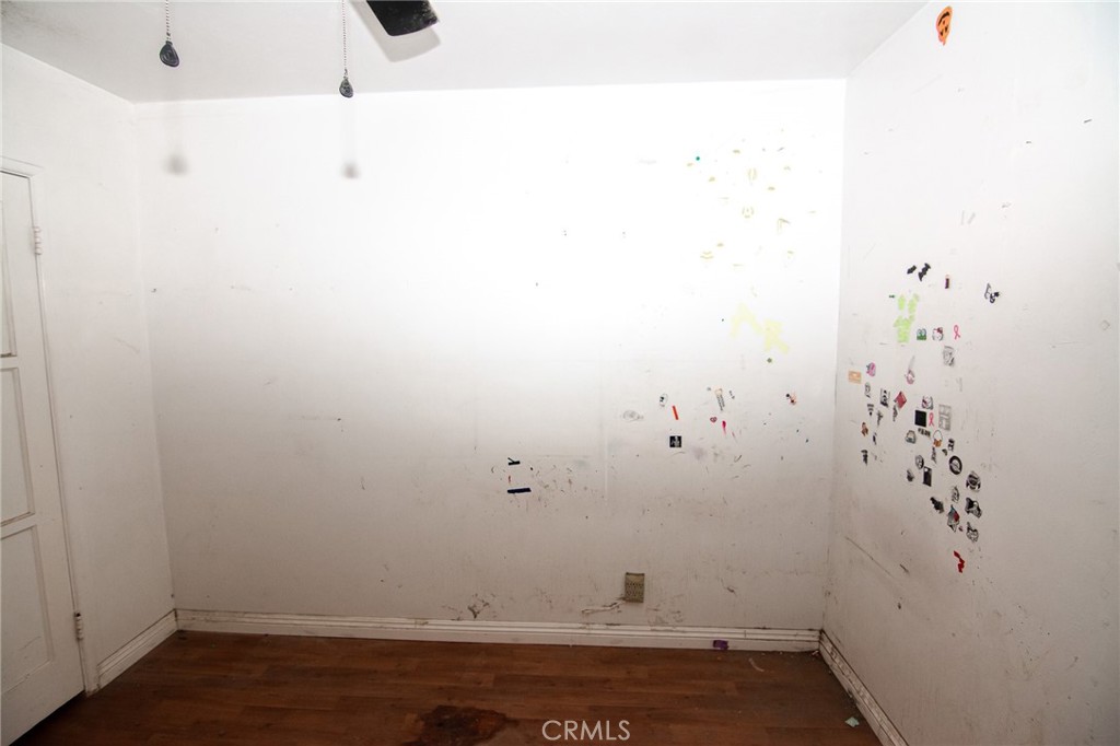 https://media.crmls.org/medias/1ec61a1a-6cbb-4218-9dea-3ca94dfc10dc.jpg?preset=X-Large