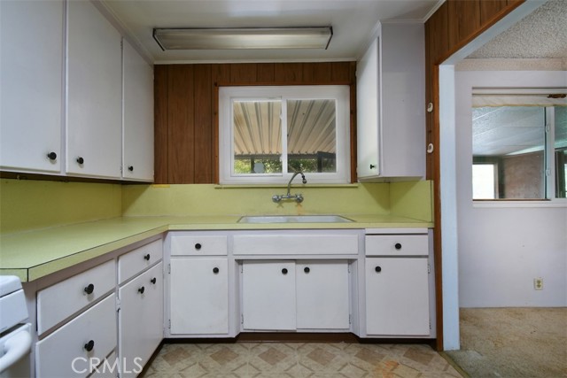 631 N Evergreen Street, Burbank CA: https://media.crmls.org/medias/1ec820c5-2690-41b8-9f5a-80fc3684fa66.jpg