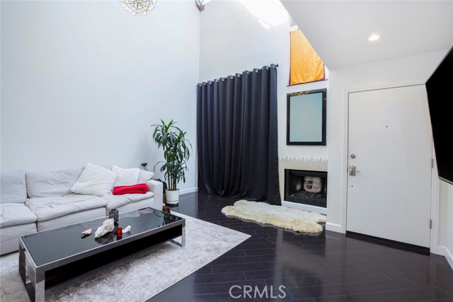 Detail Gallery Image 6 of 28 For 5456 Hermitage Ave #8,  Valley Village,  CA 91607 - 2 Beds | 2 Baths