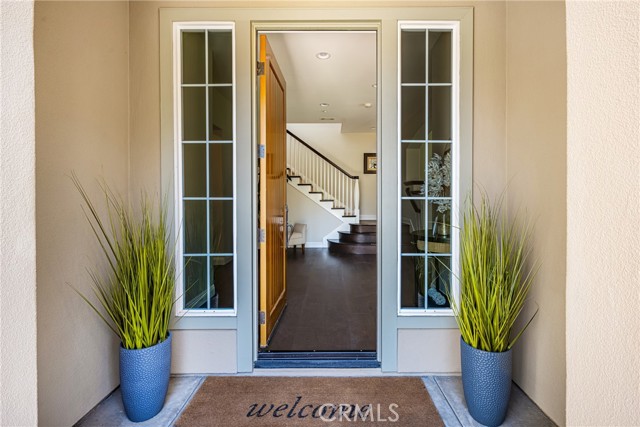21270 Elda Cir, Huntington Beach CA: https://media.crmls.org/medias/1ec94d24-14c5-4a4b-9ddd-e7c397b61b80.jpg