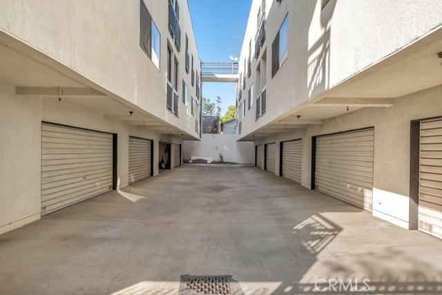 Detail Gallery Image 27 of 29 For 827 E Maple St #3,  Glendale,  CA 91205 - 3 Beds | 2/1 Baths