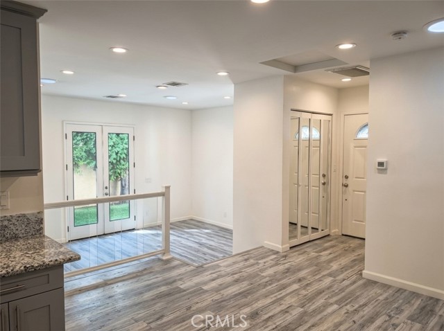 4615 Saloma Avenue photo 8
