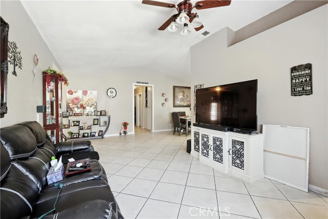 769 Harding, Hemet CA: https://media.crmls.org/medias/1ecbedb8-2ae6-4ca8-81ca-0ae53b9e87d8.jpg
